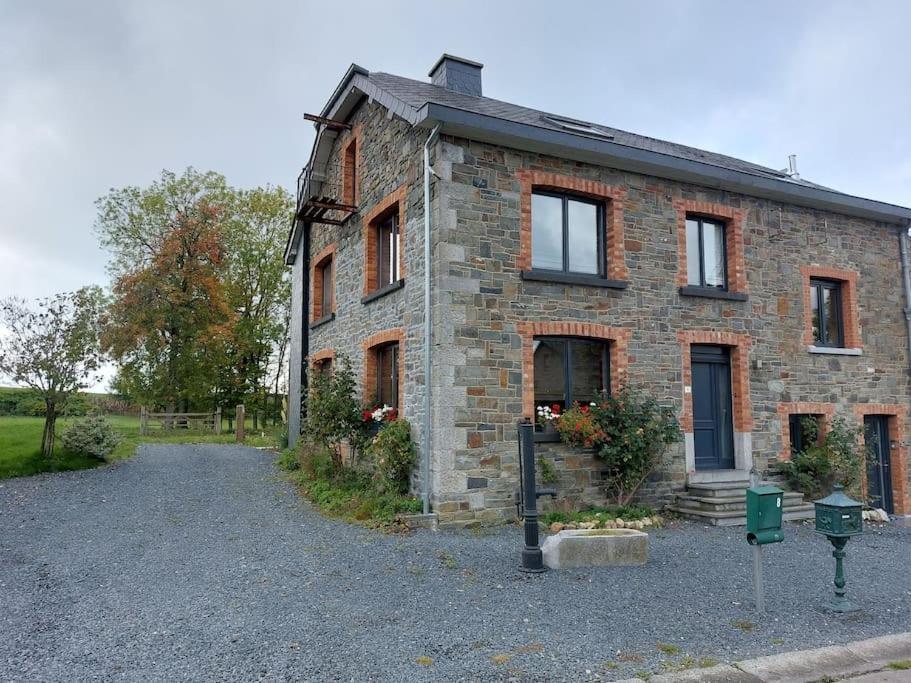 Le Reposoir Maison Spacieuse Avec Feu Au Bois Bertogne Luaran gambar